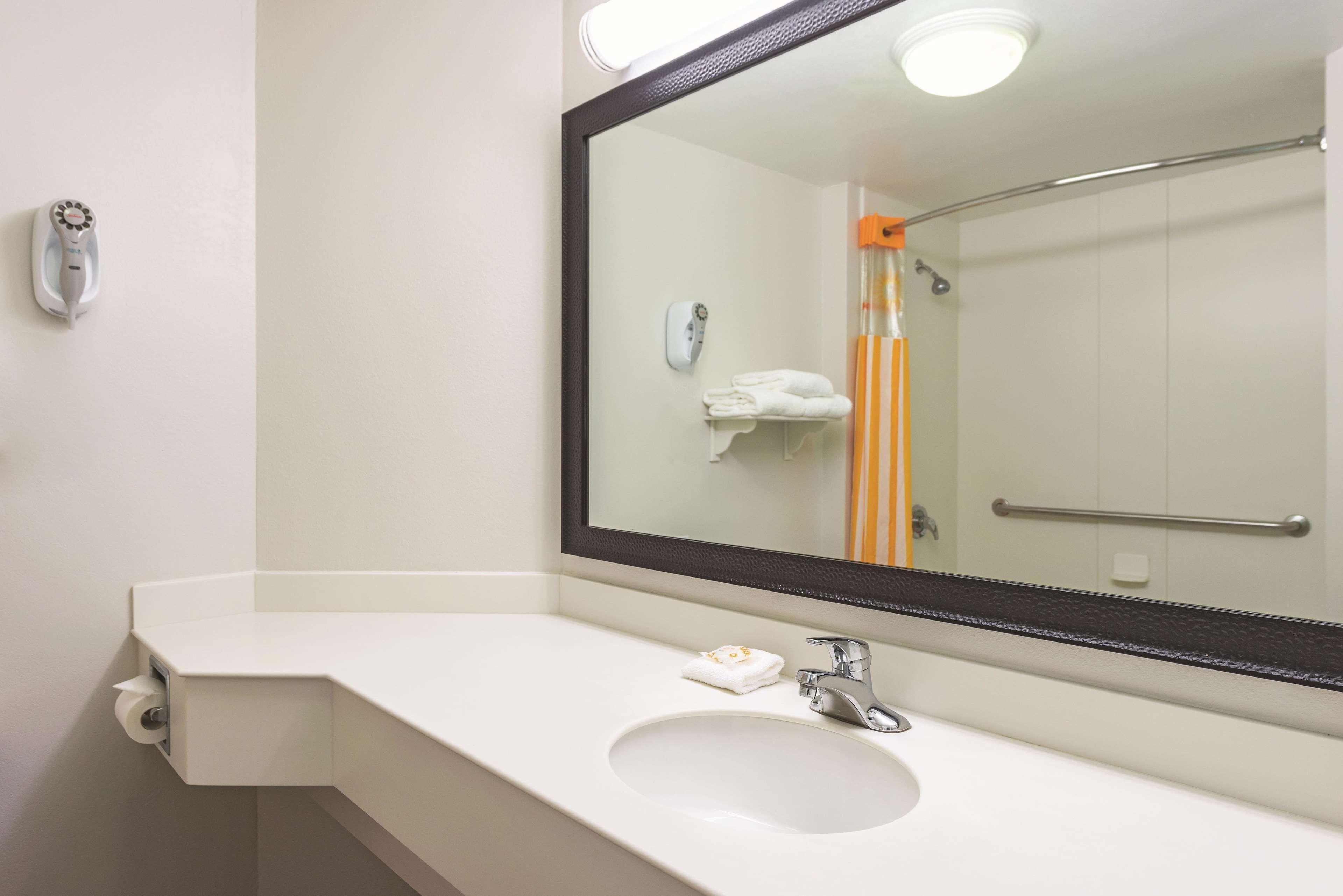 La Quinta By Wyndham St. Louis Westport Otel Maryland Heights Dış mekan fotoğraf